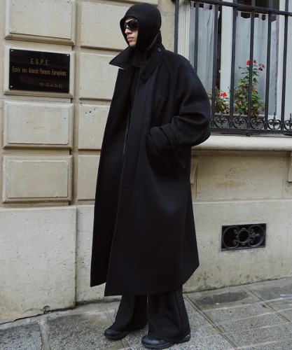 [다로] PYTHON Wool Cashmere Balmacaan Coat in Black